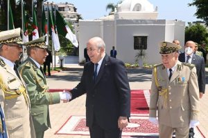 الجزائر: بالأسماء رئيس الجمهورية يقلد الرتب لعدد من قيادات الجيش